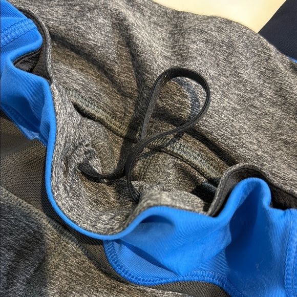 Lululemon Athletica Gray and Blue Leggings with Curved Panels - Picture 5 of 7